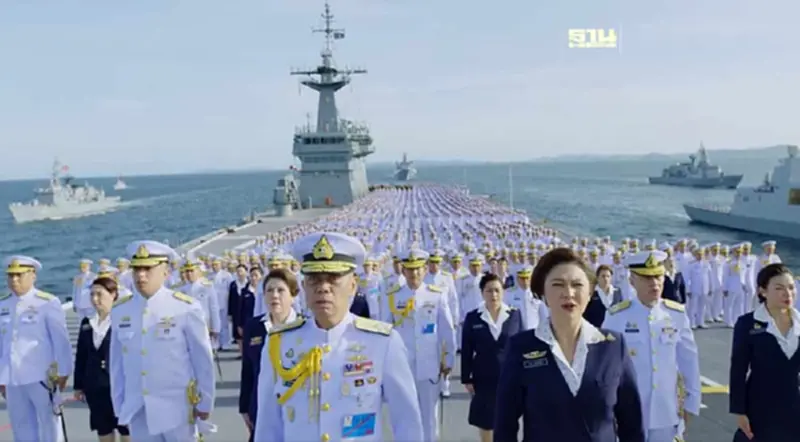 “ผบ.ทร.” นำทีม 5 ฉลามทัพเรือ พร้อมเรือหลวง 6 ลำ ร้องเพลง “72 พรรษามหามงคล” “ผบ.ทร.” นำทีม 5 ฉลามทัพเรือ พร้อมเรือหลวง 6 ลำ ร้องเพลง “72 พรรษามหามงคล”