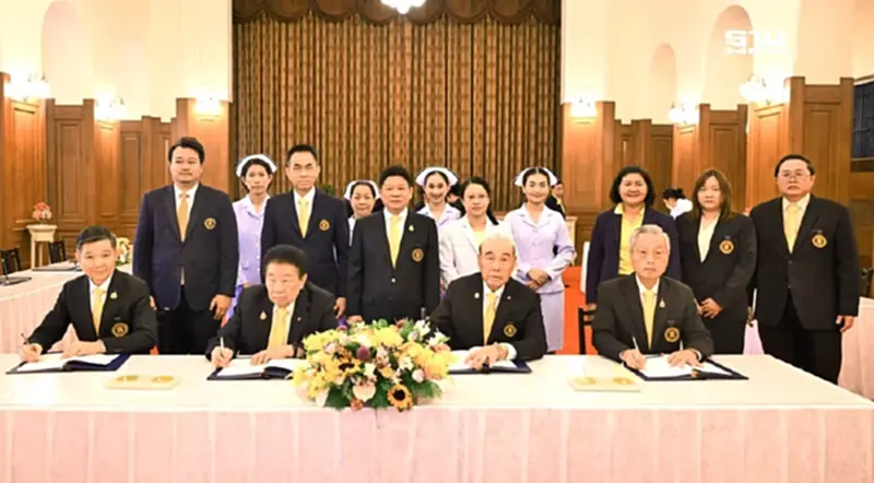 “มูลนิธิป่อเต็กตึ๊ง”ลงนามถวายพระพรชัยมงคลพระบาทสมเด็จพระเจ้าอยู่หัว “มูลนิธิป่อเต็กตึ๊ง”ลงนามถวายพระพรชัยมงคลพระบาทสมเด็จพระเจ้าอยู่หัว