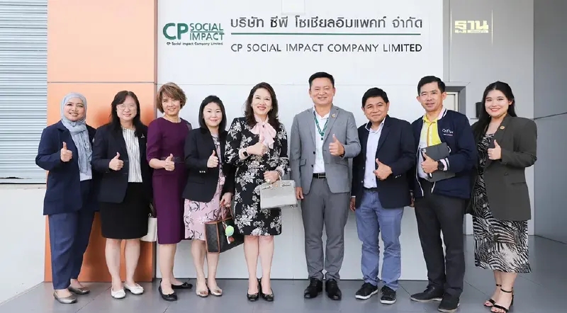 คณะผู้บริหารจุฬาลงกรณ์มหาวิทยาลัย เยี่ยมชมโรงงานหน้ากากอนามัยซีพี