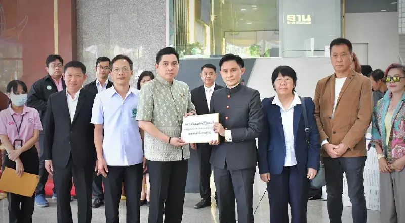 ศึก "กัญชา" ระอุ นักวิชาการขอเพิ่มเงื่อนไข หวั่นเอื้อนายทุน ศึก "กัญชา" ระอุ นักวิชาการขอเพิ่มเงื่อนไข หวั่นเอื้อนายทุน