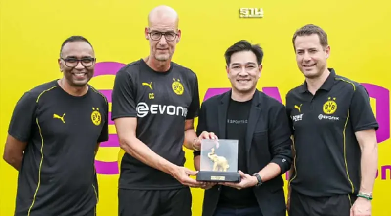 ทีมผู้บริหารเเละตำนาน “เสือเหลือง” บุกเยี่ยม AFCT ทีมผู้บริหารเเละตำนาน “เสือเหลือง” บุกเยี่ยม AFCT