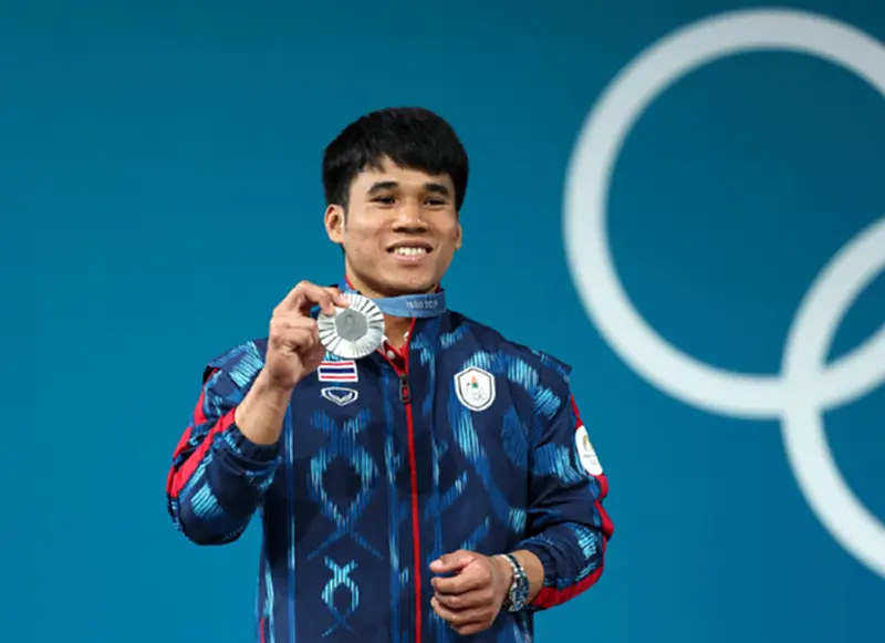 "ฟ่าง” ธีรพงศ์ ศิลาชัย ผงาดคว้าเหรียญเงินยกน้ำหนักโอลิมปิก 2024 "ฟ่าง” ธีรพงศ์ ศิลาชัย ผงาดคว้าเหรียญเงินยกน้ำหนักโอลิมปิก 2024