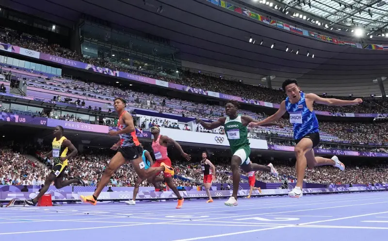 ถ่ายทอดสด "เทพบิว-ภูริพล" วิ่ง 100 เมตรโอลิมปิกรอบรองชนะเลิศคืนนี้