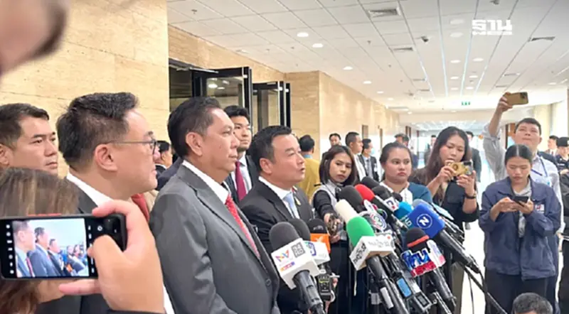 วงสส.เพื่อไทย ชงชื่อ “อุ๊งอิ๊ง-แพทองธาร ชินวัตร” ให้สภาโหวตเป็นนายกฯคนใหม่ วงสส.เพื่อไทย ชงชื่อ “อุ๊งอิ๊ง-แพทองธาร ชินวัตร” ให้สภาโหวตเป็นนายกฯคนใหม่