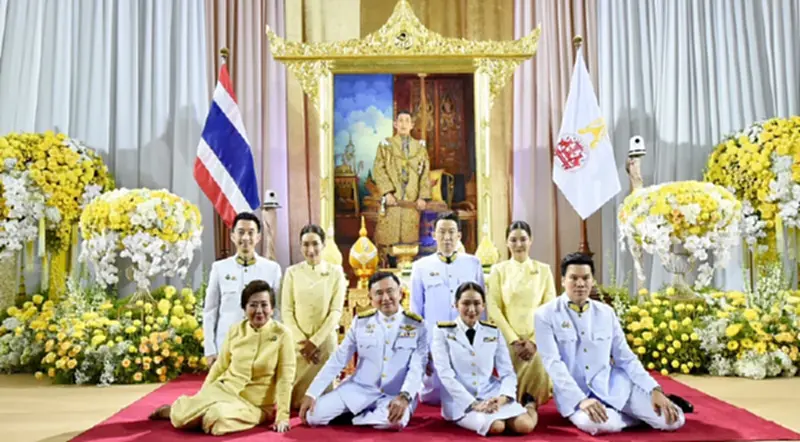 “ครอบครัวชินวัตร”สำนึกในพระมหากรุณาธิคุณพระราชทานอภัยโทษ“ทักษิณ” “ครอบครัวชินวัตร”สำนึกในพระมหากรุณาธิคุณพระราชทานอภัยโทษ“ทักษิณ”