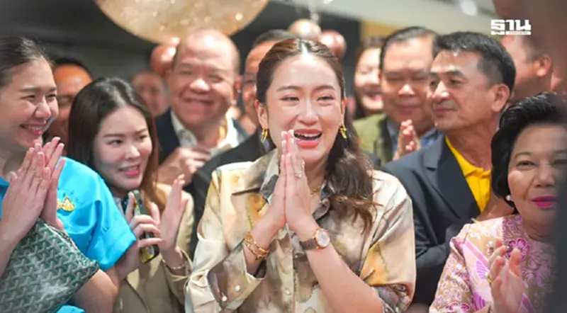 วันเกิดแพทองธาร 21 สิงหาคม ครบ 38 ปี ครอบครัวพร้อมหน้า เพื่อไทย-เสื้อแดงพรึ่บ วันเกิดแพทองธาร 21 สิงหาคม ครบ 38 ปี ครอบครัวพร้อมหน้า เพื่อไทย-เสื้อแดงพรึ่บ