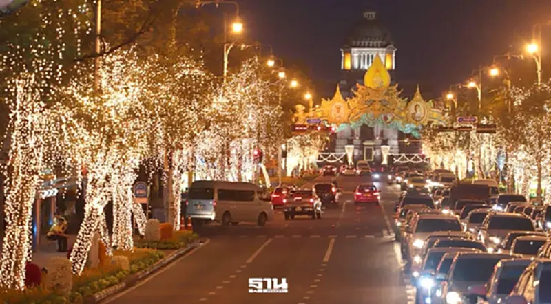 รัฐบาลเชิญชวน ชมความสวยงามประดับดอกไม้ -ไฟ ถนนราชดำเนิน – รอบสวนจิตรลดา รัฐบาลเชิญชวน ชมความสวยงามประดับดอกไม้ -ไฟ ถนนราชดำเนิน – รอบสวนจิตรลดา
