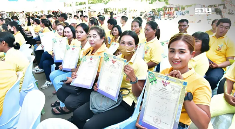 ชาวกาญจนบุรี เฮ มท.1-กรมที่ดิน มอบโฉนดที่ดิน สร้างความมั่นคงชีวิต-เศรษฐกิจ ชาวกาญจนบุรี เฮ มท.1-กรมที่ดิน มอบโฉนดที่ดิน สร้างความมั่นคงชีวิต-เศรษฐกิจ