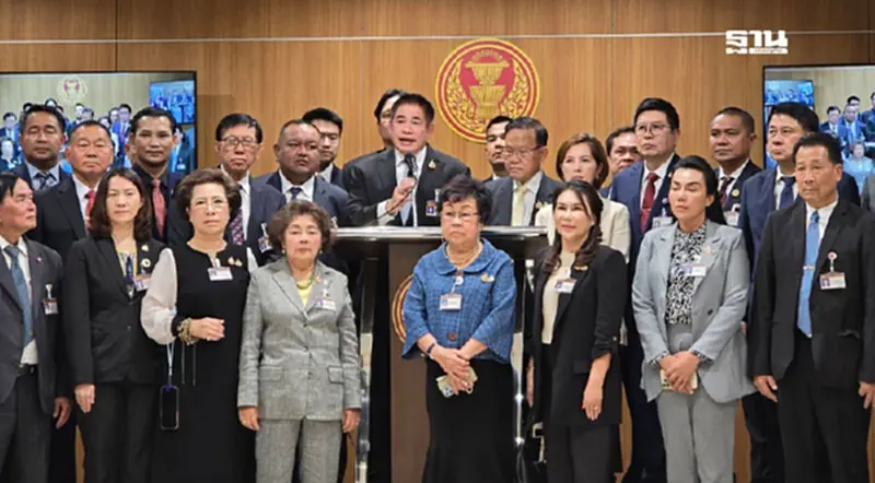 พลังประชารัฐย้ำจุดยืนหนุนนายกฯ จาก“เพื่อไทย” มั่นใจโควตา รมต.คงเดิม พลังประชารัฐย้ำจุดยืนหนุนนายกฯ จาก“เพื่อไทย” มั่นใจโควตา รมต.คงเดิม