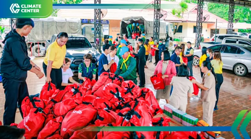 กลุ่มเซ็นทรัล เร่งช่วยเหลือผู้ประสบภัยน้ำท่วม กว่า 4,000 ครัวเรือน กลุ่มเซ็นทรัล เร่งช่วยเหลือผู้ประสบภัยน้ำท่วม กว่า 4,000 ครัวเรือน