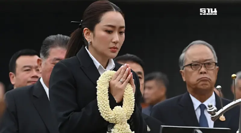 นายกฯ “แพทองธาร ชินวัตร” ถือฤกษ์เข้าทำเนียบ เช้านี้ พร้อมทำงานเต็มตัว นายกฯ “แพทองธาร ชินวัตร” ถือฤกษ์เข้าทำเนียบ เช้านี้ พร้อมทำงานเต็มตัว