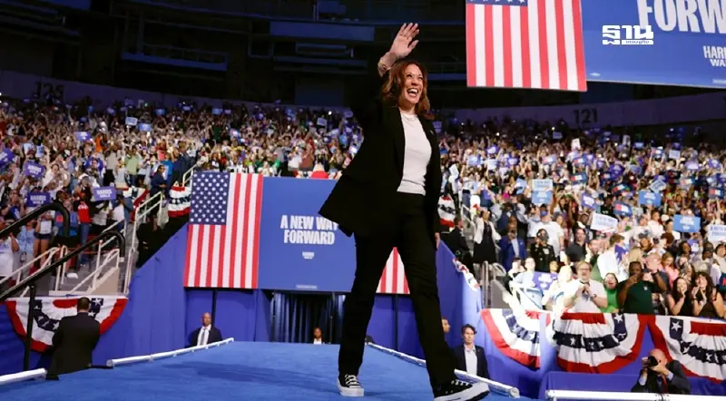 เลือกตั้งสหรัฐ2024: “กมลา แฮร์ริส” กับรองเท้าผ้าใบ Converse คู่โปรด