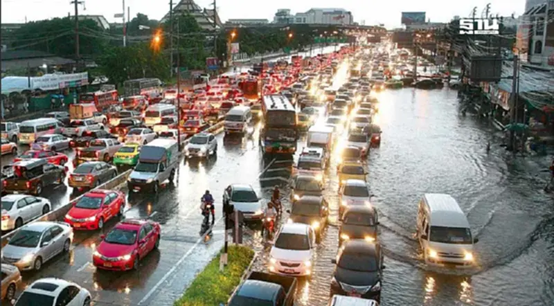 ดอนเมืองฝนตกหนัก แนะเผื่อเวลาเดินทางมาสนามบินดอนเมือง 3-4 ชม. ดอนเมืองฝนตกหนัก แนะเผื่อเวลาเดินทางมาสนามบินดอนเมือง 3-4 ชม.