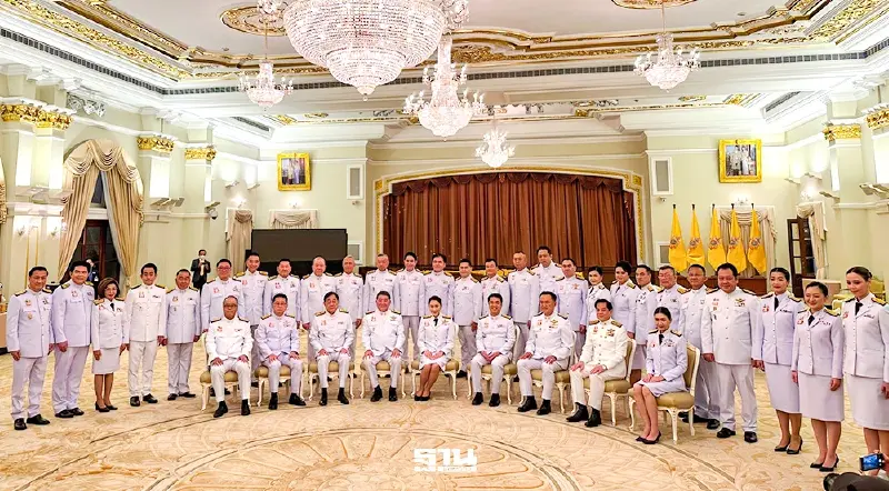 นายกฯ นำครม.เข้าถวายสัตย์ฯ สลค.จัดรถตู้แยกให้ 2 รมต.ติดโควิด