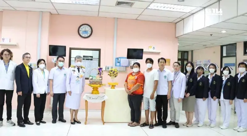 ในหลวง-พระราชินี ทรงพระราชทานกำลังใจและห่วงใย ผู้ประสบเหตุรถบัสไฟไหม้