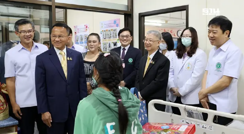 สมศักดิ์ ส่งนักเรียนเหตุไฟไหม้รถบัสกลับบ้าน เร่งถอดบทเรียนป้องกันซ้ำ