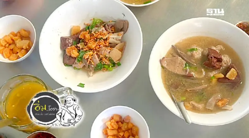 นายซุ้ย ต้มเครื่องในหมู ปากน้ำโพ นายซุ้ย ต้มเครื่องในหมู ปากน้ำโพ