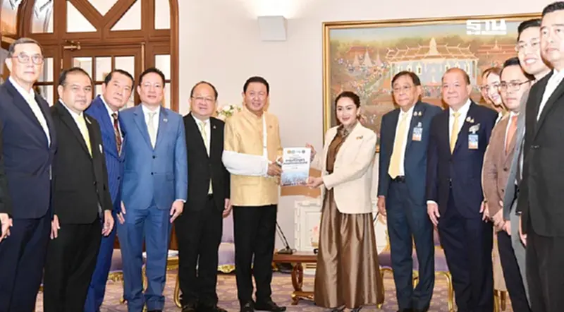 เปิดสมุดปกขาว เอกชนชง 17 ประเด็นเร่งด่วน กางเป้าปั๊ม GDP โต 5% เปิดสมุดปกขาว เอกชนชง 17 ประเด็นเร่งด่วน กางเป้าปั๊ม GDP โต 5%