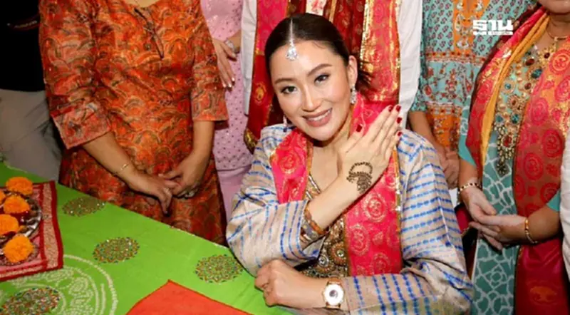 นายกฯ แพทองธาร-เศรษฐา เตรียมสวมชุดอินเดีย ควงเปิดงานดิวาลี 2024 นายกฯ แพทองธาร-เศรษฐา เตรียมสวมชุดอินเดีย ควงเปิดงานดิวาลี 2024