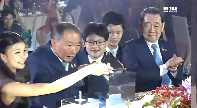 เจ้าสัวเจริญ เปิดยิ่งใหญ่ “วัน แบงค็อก” One Bangkok  มีเจ้าสัวซีพีร่วมยินดี