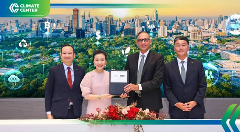 ทายาทเจ้าสัวเจริญ จับมือ SMBC ลงนามสินเชื่อยั่งยืนเริ่มต้น 3,000 ล้าน ทายาทเจ้าสัวเจริญ จับมือ SMBC ลงนามสินเชื่อยั่งยืนเริ่มต้น 3,000 ล้าน