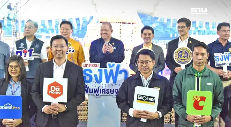 “พิชัย”ใช้โอกาส ครม.สัญจรเชียงใหม่ จัด “ธงฟ้า” ลดสูงสุด 70% กว่า 1,000 รายการ