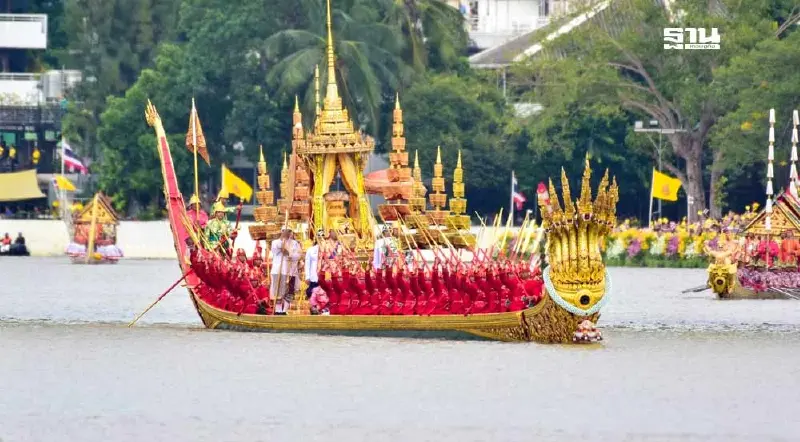 รัฐบาล เผยคนไทยปลื้มใจ รับเสด็จและชม “ขบวนพยุหยาตราทางชลมารค” รัฐบาล เผยคนไทยปลื้มใจ รับเสด็จและชม “ขบวนพยุหยาตราทางชลมารค”