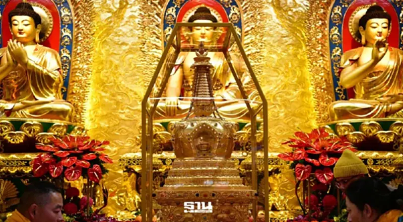 ถ่ายทอดสด พิธีอัญเชิญพระบรมสารีริกธาตุ พระเขี้ยวแก้ว ท้องสนามหลวง วันนี้ ถ่ายทอดสด พิธีอัญเชิญพระบรมสารีริกธาตุ พระเขี้ยวแก้ว ท้องสนามหลวง วันนี้