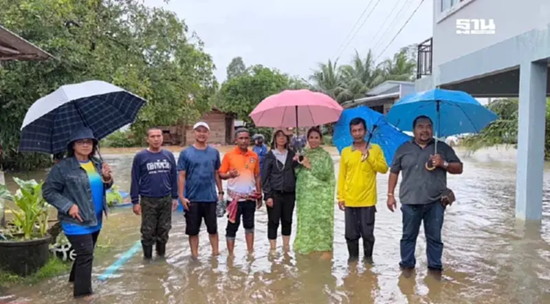 น้ำท่วมนครศรีธรรมราชยังน่าห่วง “พิมพ์ภัทรา” ลุยช่วยชาวบ้าน น้ำท่วมนครศรีธรรมราชยังน่าห่วง “พิมพ์ภัทรา” ลุยช่วยชาวบ้าน