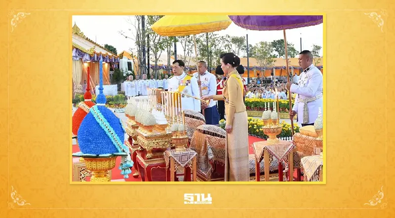 "ในหลวง-พระราชินี” ทรงวางพุ่มดอกไม้ พระบรมราชานุสาวรีย์รัชกาลที่ 9