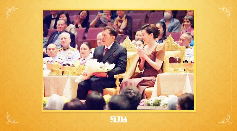 "ในหลวง-พระราชินี ทอดพระเนตรละครนอก 'สังข์ทอง' มณฑาลงกระท่อม"