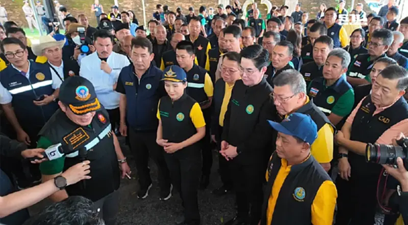 3 รัฐมนตรีเกษตรฯ ล่องใต้ให้กำลังใจชาวเมืองคอน มอบถุงยังชีพบรรเทาทุกข์ 3 รัฐมนตรีเกษตรฯ ล่องใต้ให้กำลังใจชาวเมืองคอน มอบถุงยังชีพบรรเทาทุกข์