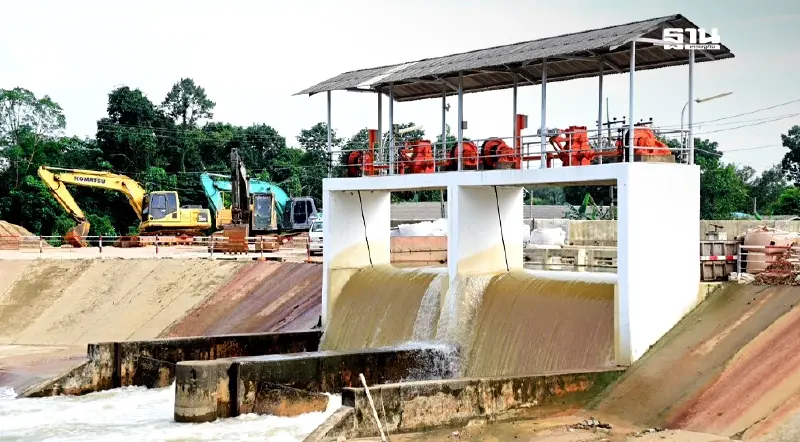 ชป.ระดมเครื่องสูบน้ำเพิ่ม เร่งระบายน้ำท่วมขังเมืองนราฯ