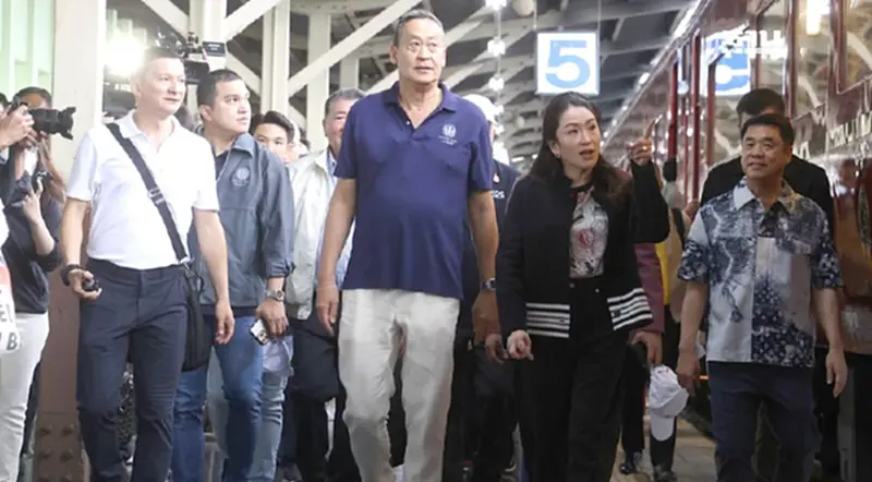 “อิ๊งค์-ทักษิณ”นำทีมนั่งรถไฟปู๊นๆ ไปสัมมนาพรรคเพื่อไทย ที่หัวหินคึกคัก “อิ๊งค์-ทักษิณ”นำทีมนั่งรถไฟปู๊นๆ ไปสัมมนาพรรคเพื่อไทย ที่หัวหินคึกคัก
