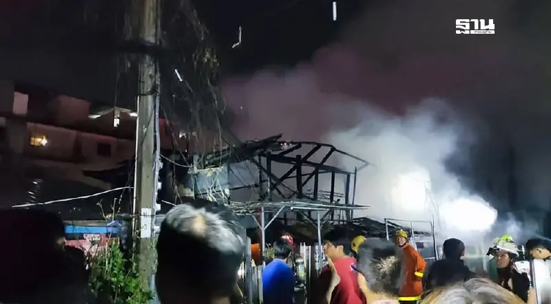 ด่วน เกิดเหตุไฟไหม้บ้านเรือน ชุมชนในซอยบางแค 14 ด่วน เกิดเหตุไฟไหม้บ้านเรือน ชุมชนในซอยบางแค 14