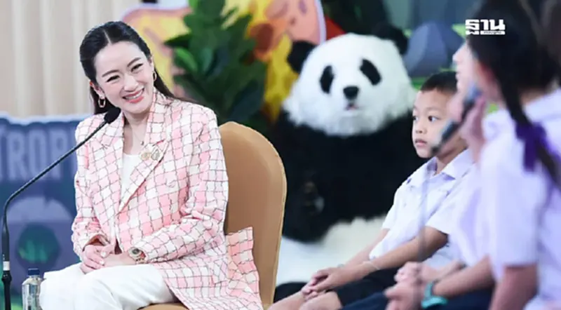 อ่านคำตอบ "อุ๊งอิ๊งค์" โดนถามในวันเด็ก "เหนื่อยไหมกับการเป็นนายกฯ?" อ่านคำตอบ "อุ๊งอิ๊งค์" โดนถามในวันเด็ก "เหนื่อยไหมกับการเป็นนายกฯ?"