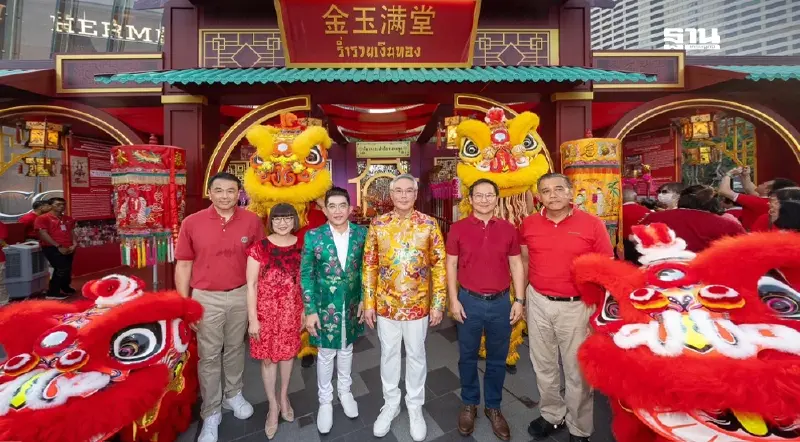 ไอคอนสยาม เบิกฟ้าสู่ศักราชใหม่ ชวน อ.คฑา นำไหว้ขอพรเทพเจ้าไฉ่ซิ่งเอี๊ย เทพเจ้าแห่งโชคลาภ