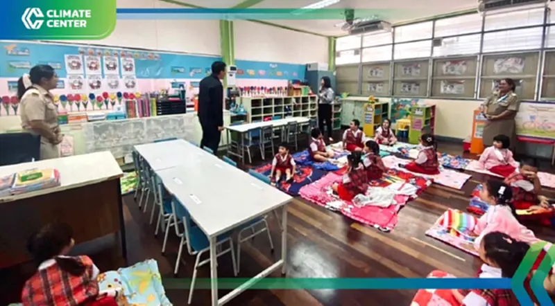 กทม. เดินหน้า "ห้องเรียนปลอดฝุ่น" หนุนพลังงานสะอาด พลิกโฉม 437 โรงเรียนปี 68 กทม. เดินหน้า "ห้องเรียนปลอดฝุ่น" หนุนพลังงานสะอาด พลิกโฉม 437 โรงเรียนปี 68