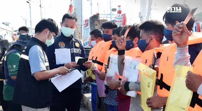 ประมงเฮ ไม่ต้องนำเรือกลับฝั่ง รัฐไฟเขียวต่ออายุ 3 หมื่นแรงงานต่างด้าว ประมงเฮ ไม่ต้องนำเรือกลับฝั่ง รัฐไฟเขียวต่ออายุ 3 หมื่นแรงงานต่างด้าว