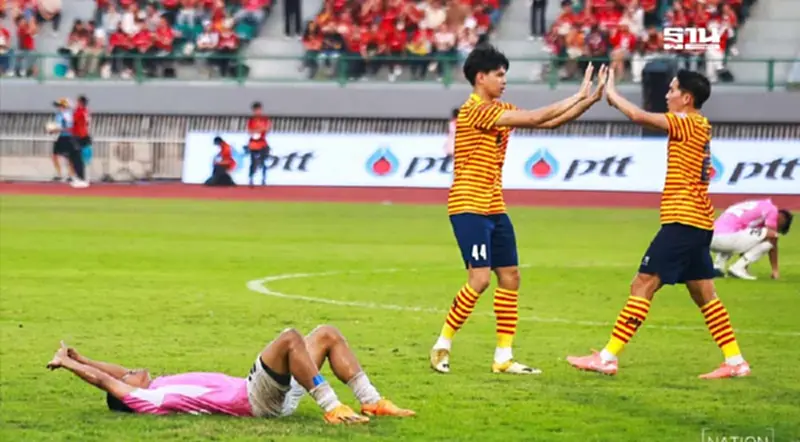 ผลบอล ธรรมศาสตร์ ชนะ จุฬาฯ 2-1 ซิวแชมป์บอลประเพณี ผลบอล ธรรมศาสตร์ ชนะ จุฬาฯ 2-1 ซิวแชมป์บอลประเพณี