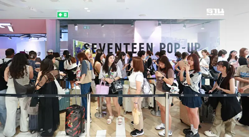 แฟนคลับ SEVENTEEN แน่น สยามดิสคัฟเวอรี่ เข้าป๊อปอัพก่อนคอนเสิร์ต แฟนคลับ SEVENTEEN แน่น สยามดิสคัฟเวอรี่ เข้าป๊อปอัพก่อนคอนเสิร์ต