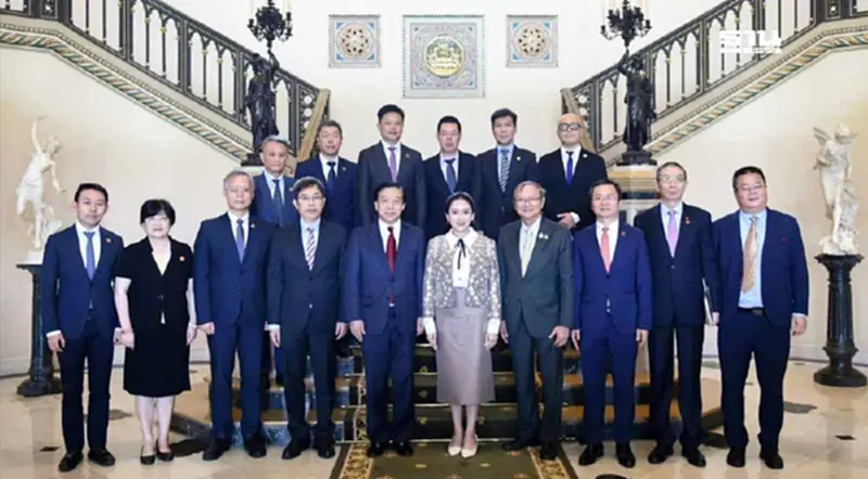 12 บิ๊กธุรกิจจีน รับปาก นายกฯ พร้อมขยายการลงทุนในไทย 12 บิ๊กธุรกิจจีน รับปาก นายกฯ พร้อมขยายการลงทุนในไทย