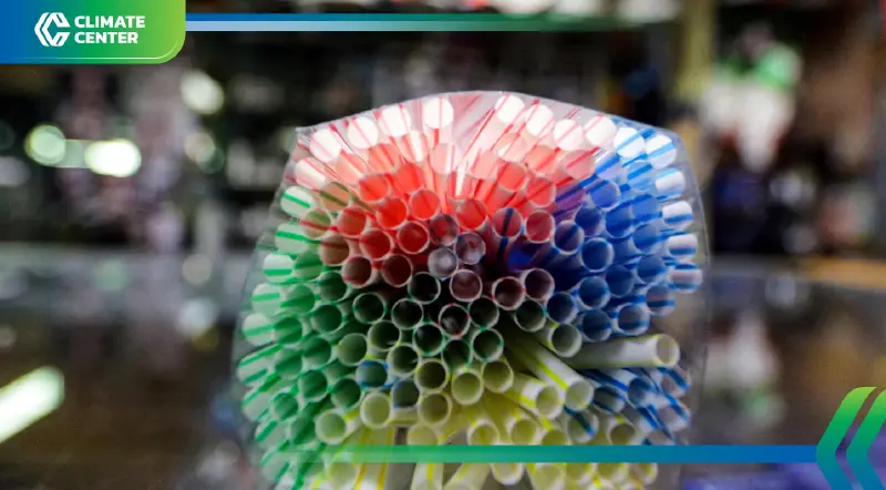 ทรัมป์ไม่สนโลกร้อน ประกาศให้สหรัฐฯ กลับมาใช้หลอดพลาสติก