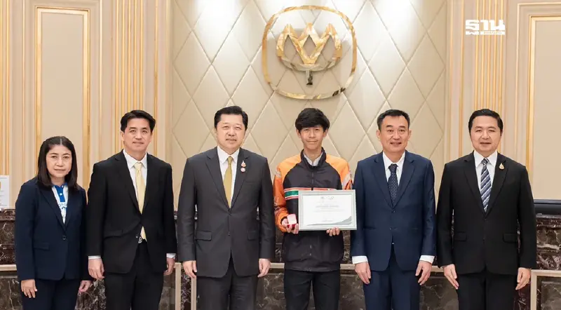 ซีอีโอซีพี ชู "พนง.เซเว่น" ช่วยแมวตกน้ำ ต้นแบบ “ซีพีอาสา ร้อยเรียงความดี”