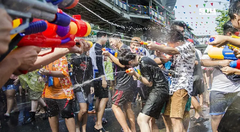 แผ่นดินไหวฉุดสงกรานต์ทรุด นักท่องเที่ยวหนีไทยหาที่ปลอดภัย