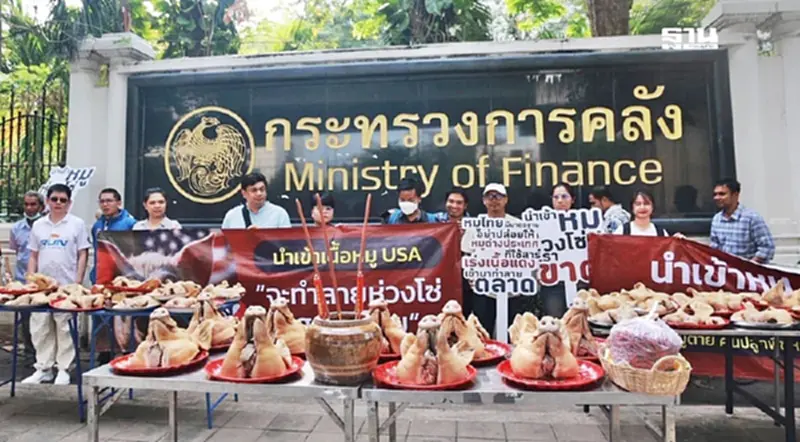 ผู้เลี้ยงหมูไทย หวั่นรัฐบาลไฟเขียวนำเข้าเครื่องในจากสหรัฐ กระทบตลาด 3 แสนล้านบาท ผู้เลี้ยงหมูไทย หวั่นรัฐบาลไฟเขียวนำเข้าเครื่องในจากสหรัฐ กระทบตลาด 3 แสนล้านบาท