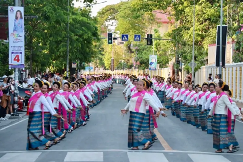 “เชียงใหม่” ทุบสถิติโลก “ฟ้อนเล็บล้านนา“ สมโภชเชียงใหม่ 729 ปี “เชียงใหม่” ทุบสถิติโลก “ฟ้อนเล็บล้านนา“ สมโภชเชียงใหม่ 729 ปี
