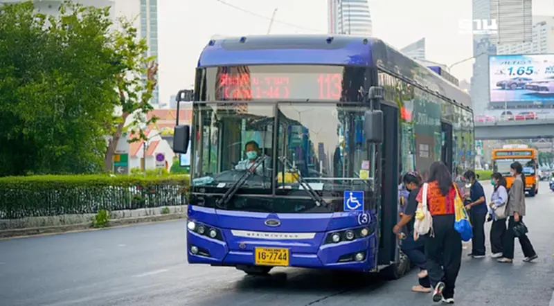ผู้ใช้เฮ “ไทยสมายล์บัส” ปรับสูตรหั่นค่าโดยสารรถเมล์ไฟฟ้า ผู้ใช้เฮ “ไทยสมายล์บัส” ปรับสูตรหั่นค่าโดยสารรถเมล์ไฟฟ้า
