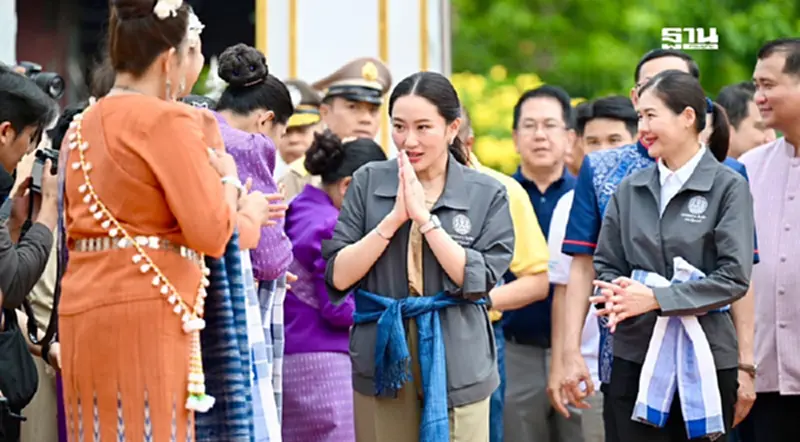 ครม.สัญจร นครพนม อัดงบเร่งด่วน 400 ล้าน แจก 3 จังหวัดอีสาน ครม.สัญจร นครพนม อัดงบเร่งด่วน 400 ล้าน แจก 3 จังหวัดอีสาน