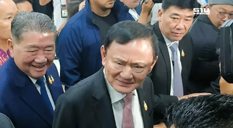 “ทักษิณ”สยบข่าวหนีออกนอกประเทศ “ยังอยู่ดีกินดีไม่ได้ไปไหน" “ทักษิณ”สยบข่าวหนีออกนอกประเทศ “ยังอยู่ดีกินดีไม่ได้ไปไหน"